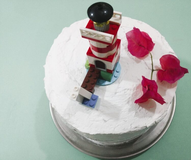 buganvília colore bolo de aniversário